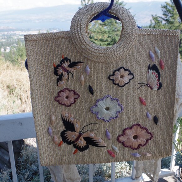 Beautiful Vintage Straw Cottage  Bag - Picture 3 of 7